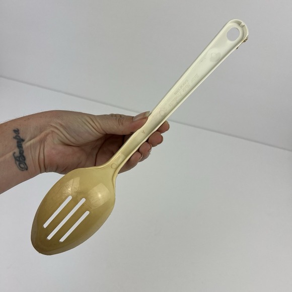 VTG Almond Beige Taylor Made Products Plastic Nylon Utensil Slotted Spoon Flaw - Picture 1 of 8